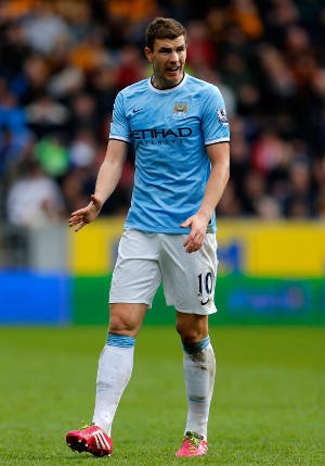 Inter Bantah Sedang Dekati Dzeko dan Sagna
