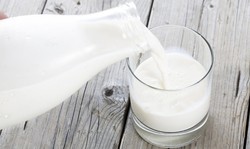 Ini Alasannya Mengapa Susu Berlemak Lebih Baik daripada Susu Skim