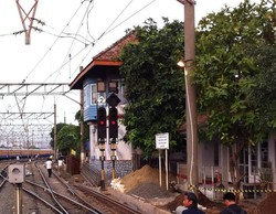 Suara Roker Soal Rencana Pembongkaran Cagar Budaya Rumah Sinyal di Stasiun Kota