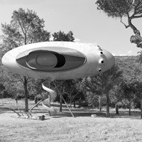 Seperti Nabi Nuh, Seniman Ini Membuat Benteng Anti Bencana Alam