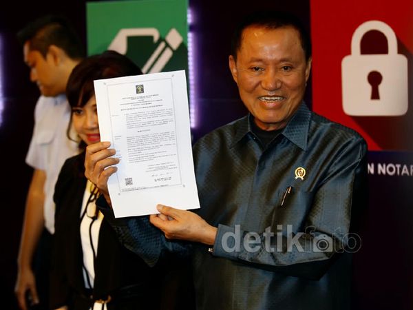 Berantas Pungli, Menkumham Luncurkan AHU Online