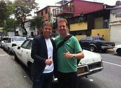 Rekor! Dua Traveler Ini Sambangi 5 Benua dalam 1 Hari