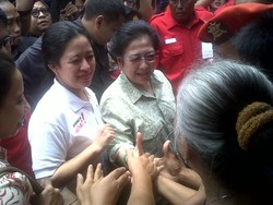 Mega Blusukan ke Pasar Beringharjo, Disambut Meriah Para Pedagang