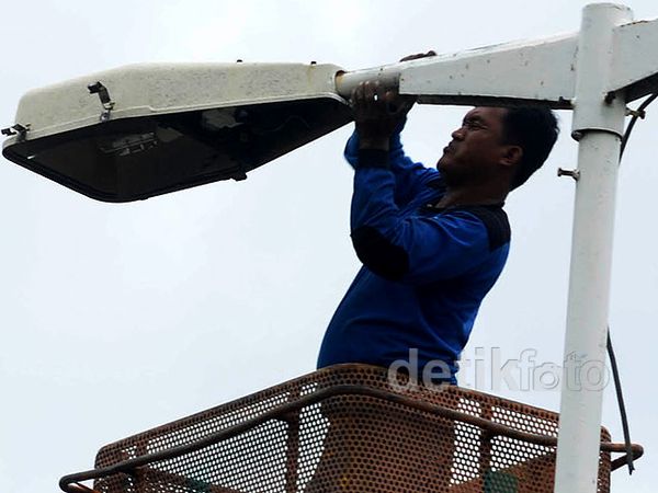 Perbaikan Lampu Jalan