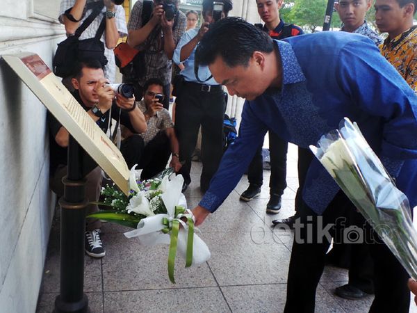 Dino Doakan Korban Ledakan MacDonald House