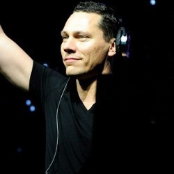 Pukul Layar Hingga Berdarah, Tiesto Batal Tampil di Dua Party