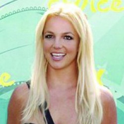 Sstt... Selebriti Ini Mirip dengan Bintang Porno (1)