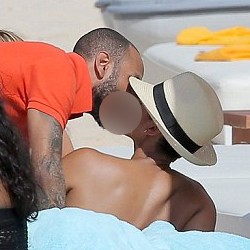 Duh! Suami Cium Alicia Keys di Depan Mantan Istri