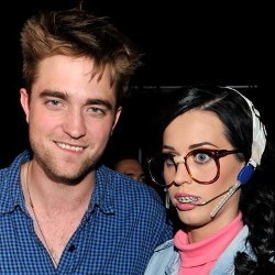 Sama-sama Jomblo, Katy Perry dan Robert Pattinson Tambah Dekat?