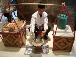 Kue Pancong, Kerak Telor dan Kue Ape, Aduh Enaknye!