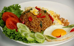 Nasi Berlauk Komplet yang Bikin Kenyang