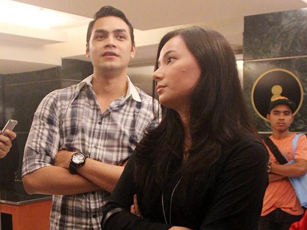 Jonas Rivano dan Asmirandah Nonton Film Son of God