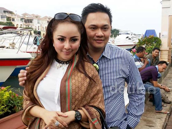 Farhat Abbas dan Regina Mesra di Pelabuhan