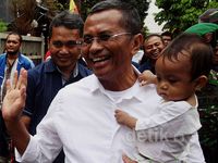 Hadiri Acara PGN, Dahlan Iskan Gendong Bocah