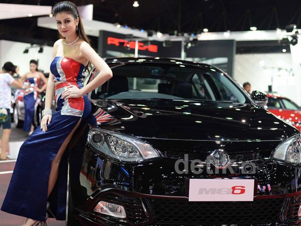 Gaun-gaun Seksi di Bangkok Motor Show