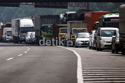 Tak Ada Korban Saat Kecelakaan Beruntun di Slipi