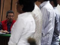 Ibu Angkat Holly Bersaksi untuk Gatot Supiartono