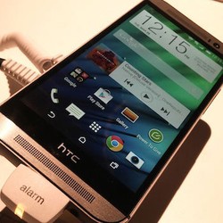 HTC M8 vs Samsung Galaxy S5, Mana yang Terbaik?