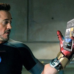 HTC Geser Iron Man dengan Komisaris Gordon