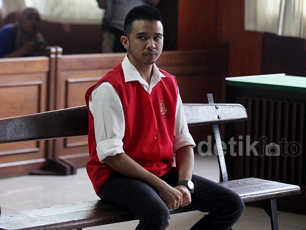 Roby Geisha Dituntut 1 Tahun 6 Bulan Penjara
