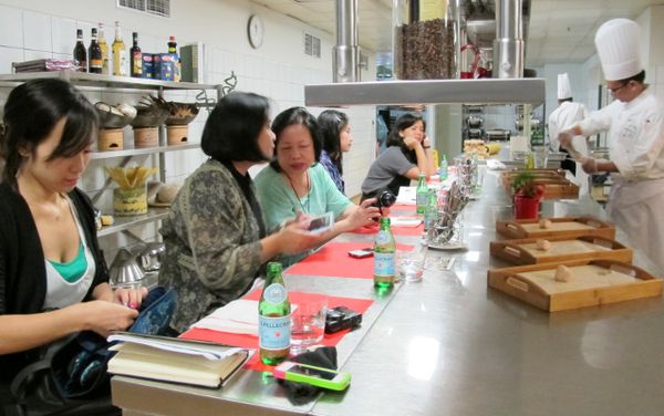 Dijamu bagai Tamu VIP di Chefs Table Hilton Bandung