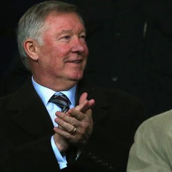 Sir Alex Jadi Sasaran Amarah Suporter MU di Laga Kontra City