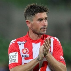 Harry Kewell Akan Pensiun di Akhir Musim