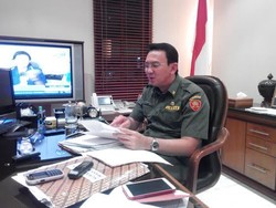 Curhat Ahok Soal Kursi Kerjanya yang Bikin Njengkang