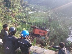 Truk Pengangkut Logistik Pemilu Masuk Jurang di Cianjur, 2 Orang Tewas
