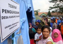 Ribuan Warga Banyumas Ikuti Simulasi Erupsi Gunung Slamet