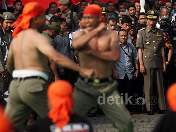 Satpol PP Unjuk Kebolehan Bela Diri