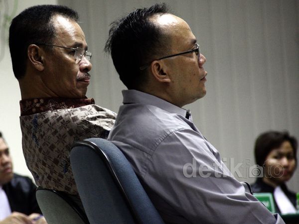 Hambit dan Cornelis Terbukti Menyuap Akil Mochtar