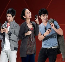 Simpati Social Max Gratiskan BBM & WhatsApp