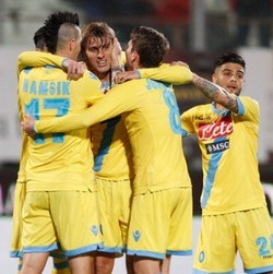 Bikin Empat Gol di Babak Pertama, Napoli Kalahkan Catania 4-2