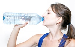 Benarkah Minum Air Dapat Membantu Turunkan Berat Badan?