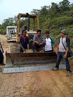 3 Pekerja dan 1 Buldoser Diamankan Terkait Pembakaran Hutan di Inhu Riau