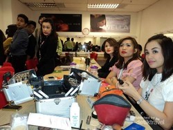 Ini Dia Rahasia Kecantikan Pramugari AirAsia