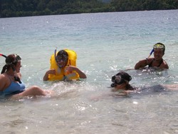 Ternyata, Diving Juga Asyik Dilakukan Bareng Keluarga