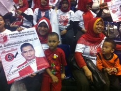 Arena Kampanye PKPI Bagai Wahana Bermain Anak