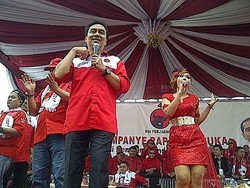 Diminta Nyanyi, Mega Minta Effendi Simbolon Goyang Oplosan