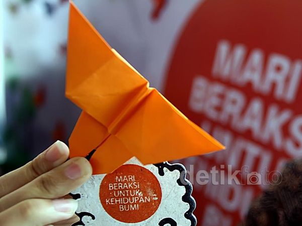 Membuat Origami untuk Pelestarian Lingkungan