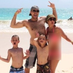 Liburan Bareng Kekasih dan Anak, Britney Spears Pamer Bikini