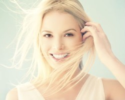 Tatanan Rambut Tertiup Angin Bakal Jadi Tren