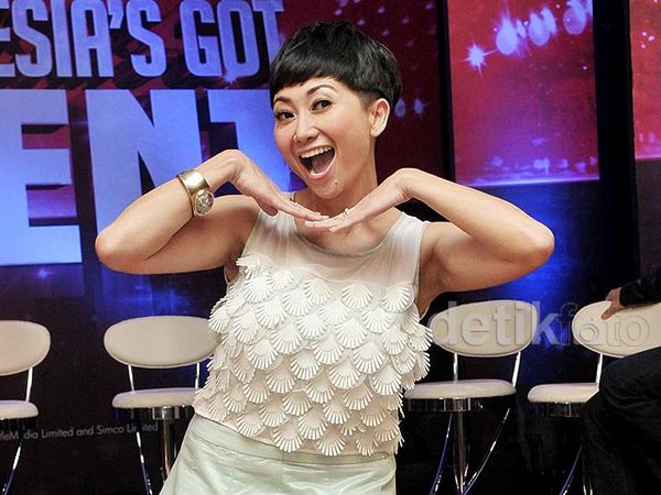 Indy Barends Tetap Fresh di Usia 42 Tahun