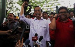 Sowan ke Kiai di Cianjur, Jokowi Diberi Sorban dan Sajadah