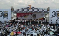 Anis Matta Disambut Seribuan Simpatisan PKS Jawa Barat