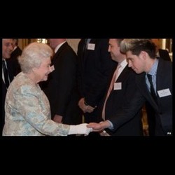 Niall One Direction Kunjungi Ratu Inggris di Istana Buckingham