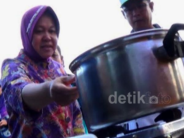 Risma Tinjau Ujicoba Biogas Limbah Ternak Sapi