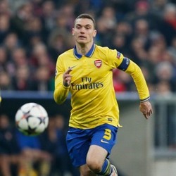Vermaelen Yakin Arsenal Bisa Kalahkan City