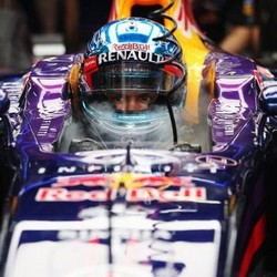 Akui Mercedes Favorit, Vettel Tetap Buru Kemenangan